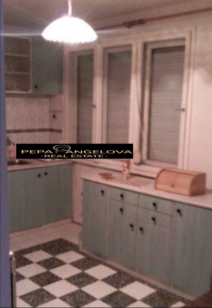 Продава ЕТАЖ ОТ КЪЩА, гр. Пловдив, Прослав, снимка 2 - Етаж от къща - 55012739