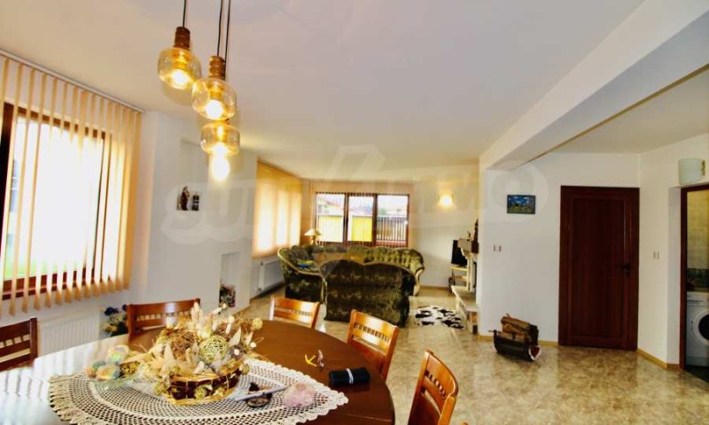 Продава КЪЩА, гр. Елена, област Велико Търново, снимка 8 - Къщи - 52195974