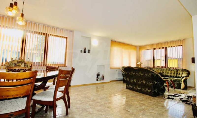 Продава КЪЩА, гр. Елена, област Велико Търново, снимка 6 - Къщи - 52195974