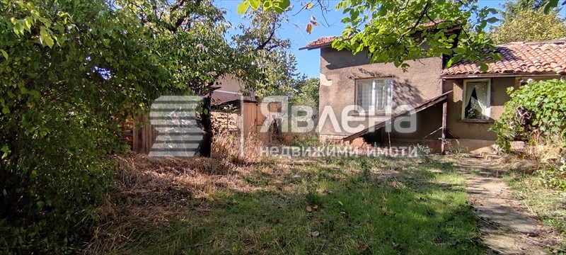 Продава КЪЩА, област Перник, с. Червена могила • 35000 € / 68454.05 лв. • 60768950 1