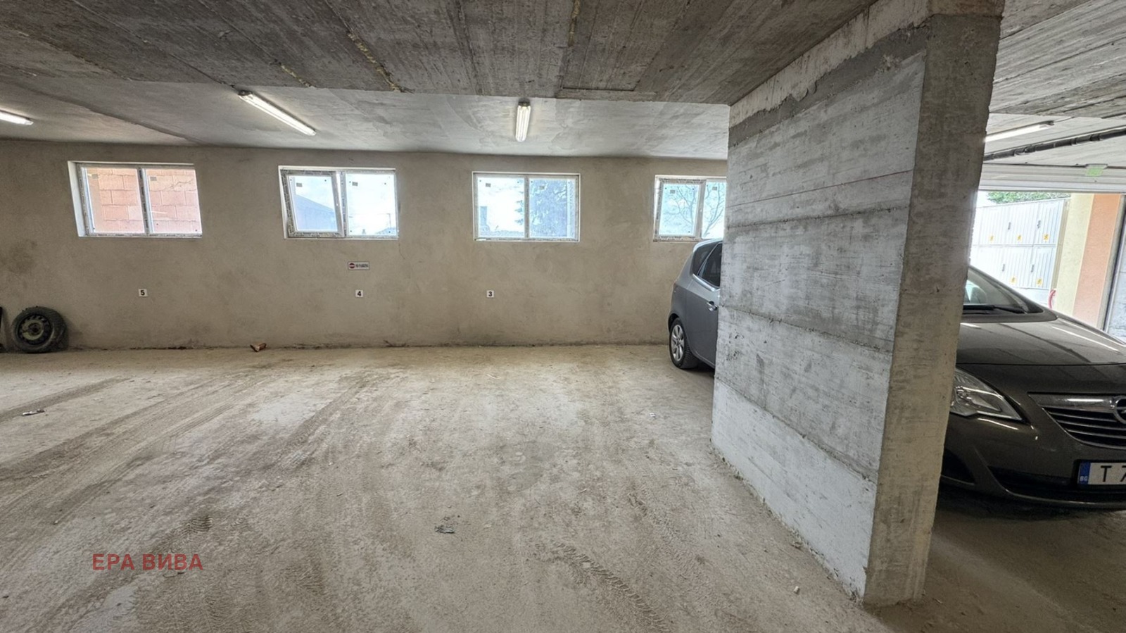 Продава ГАРАЖ, ПАРКОМЯСТО, гр. Варна, м-т Пчелина