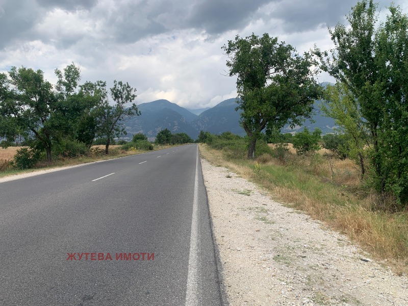 Продава ПАРЦЕЛ в област Пловдив, гр. Карлово - 3230 кв.м / 49 600 € » 97 009.17 лв., ЖУТЕВА ИМОТИ