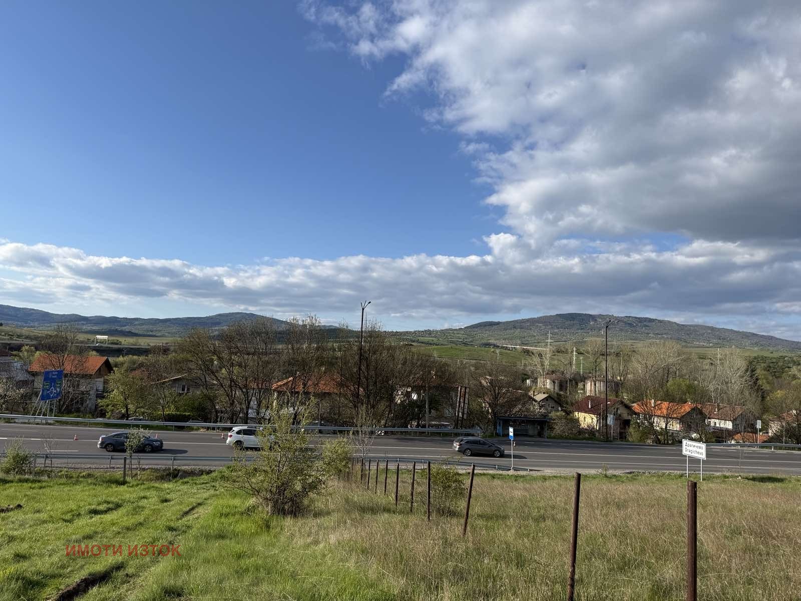 Продава ПАРЦЕЛ, с. Драгичево, област Перник, снимка 3 - Парцели - 56735702