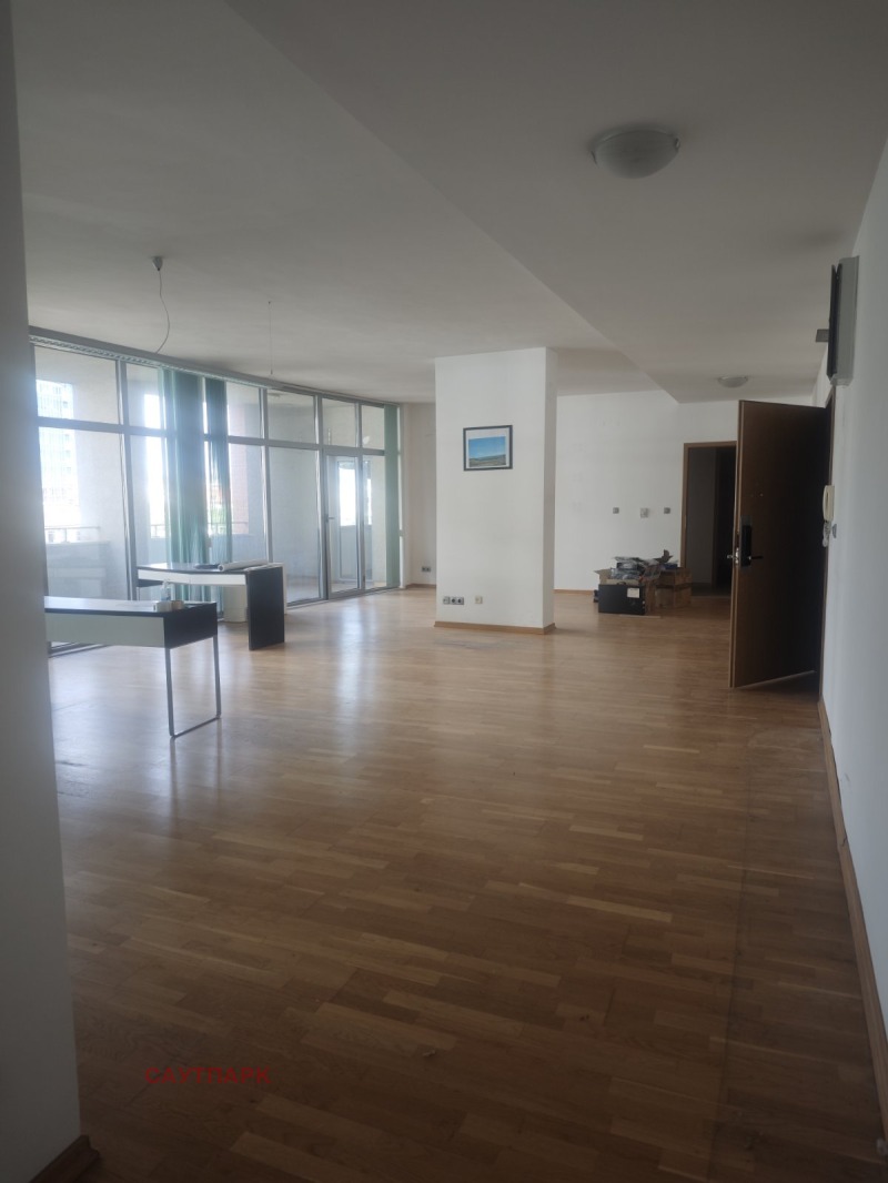 Myytävänä  2 makuuhuonetta Sofia , Manastirski livadi , 234 neliömetriä | 96902602 - kuva [11]