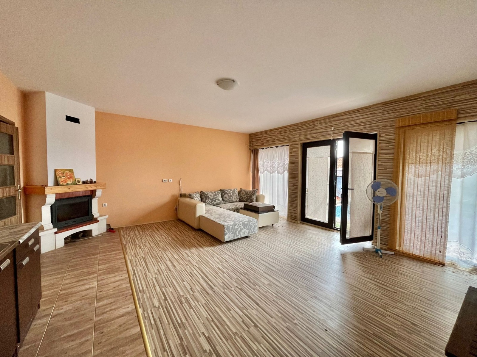 Продава КЪЩА, с. Горица, област Бургас, снимка 2 - Къщи - 54032956