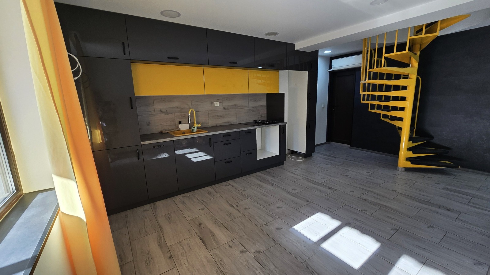 Продава ЕТАЖ ОТ КЪЩА, гр. Кюстендил, Център