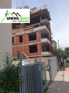 Στούντιο Λεβσκη, Σοφηια 1