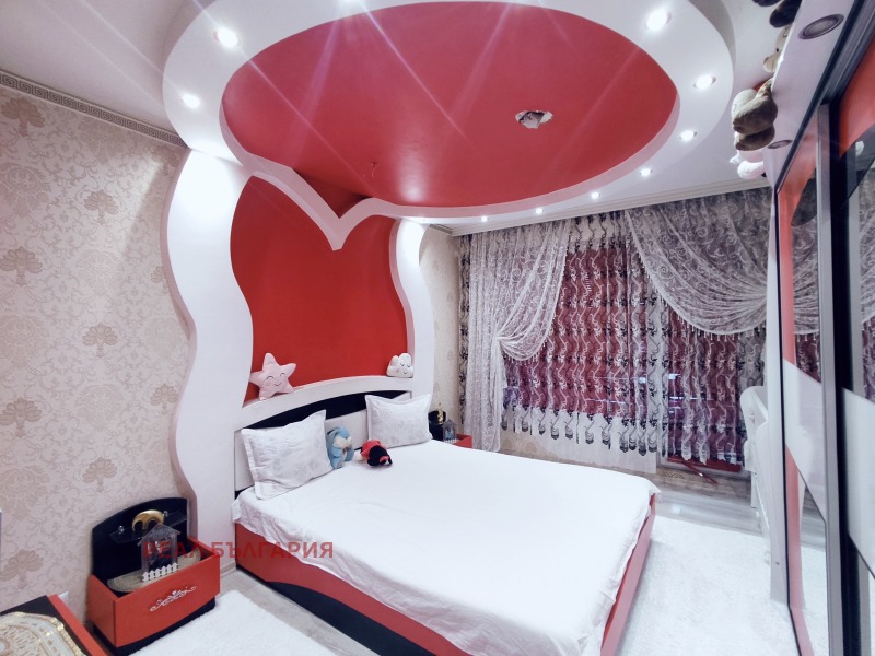 Продава  2-стаен, град Русе, Чародейка - Юг • 89 980 EUR • ID 32300806 — holmes.bg - [1] 