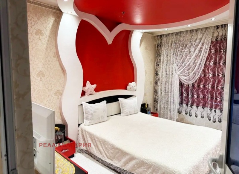 De vânzare  1 dormitor Ruse , Ciarodeica - Iug , 62 mp | 60151459