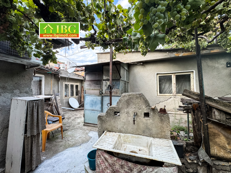 Продава КЪЩА, град Русе, Родина 3 • 49000 € • 83707669 — Holmes.bg