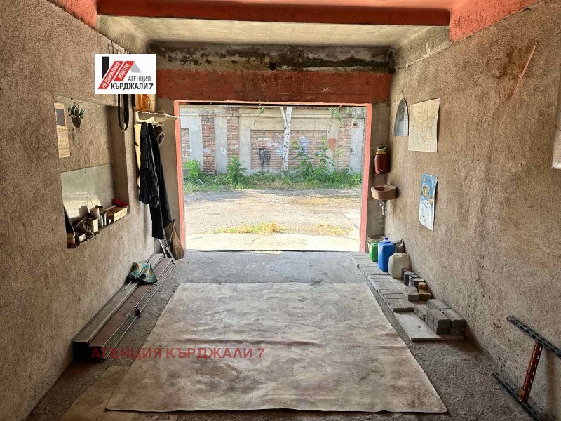 Продава  Гараж град Кърджали , Център , 19 кв.м | 72619935 - изображение [2]