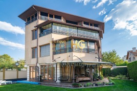 Haus m-t Zelenika, Warna