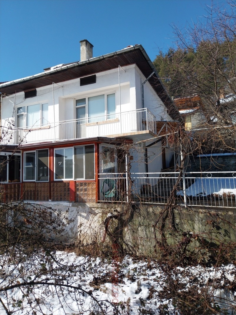 Продава КЪЩА в област Благоевград, с. Елешница - 204 кв.м / При запитване