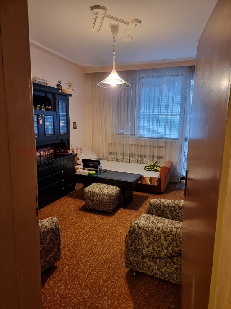 Продава МНОГОСТАЕН, гр. Шумен, Център, снимка 3 - Апартаменти - 52779582