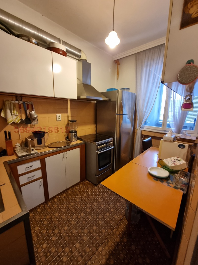 Продава МНОГОСТАЕН, гр. Шумен, Център, снимка 14 - Апартаменти - 52779582