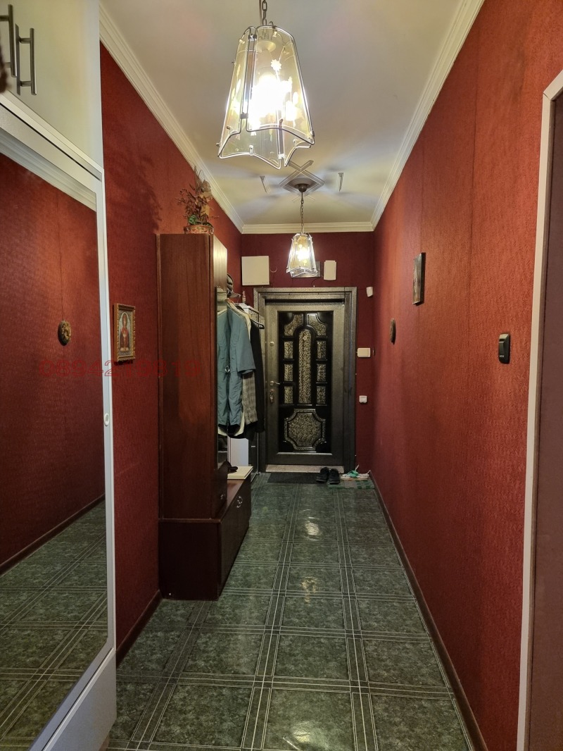 Продава МНОГОСТАЕН, гр. Шумен, Център, снимка 2 - Апартаменти - 52779582