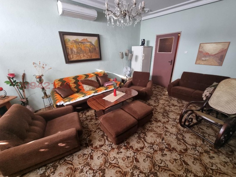 Продава МНОГОСТАЕН, гр. Шумен, Център