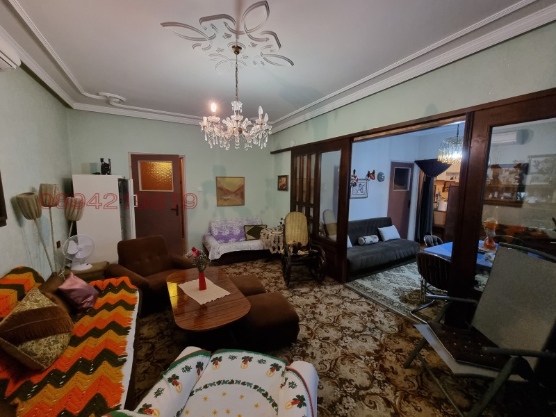 Продава МНОГОСТАЕН, гр. Шумен, Център, снимка 16 - Апартаменти - 52779582