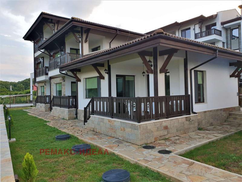 Продава  Хотел област Варна , с. Шкорпиловци , 1500 кв.м | 98229348