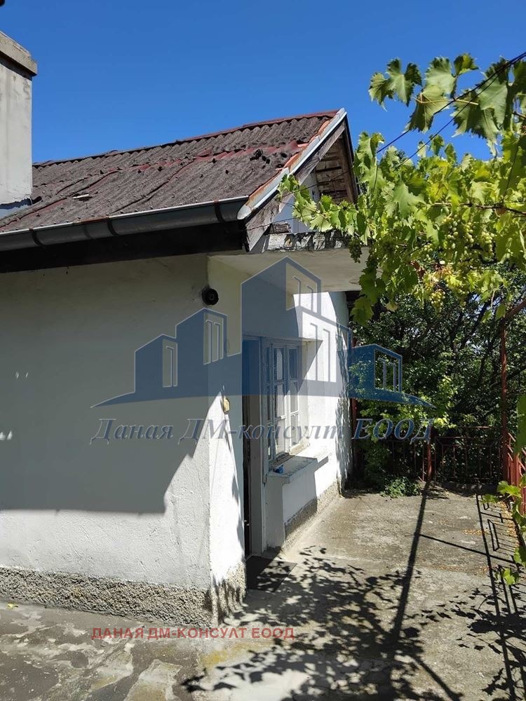 Продава ВИЛА, гр. Шумен, м-т Чашка, снимка 2 - Вили - 55752491