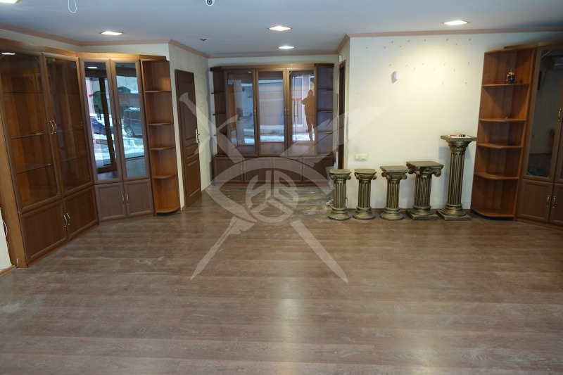 Продава  Магазин град София , Гоце Делчев , 53 кв.м | 35549969