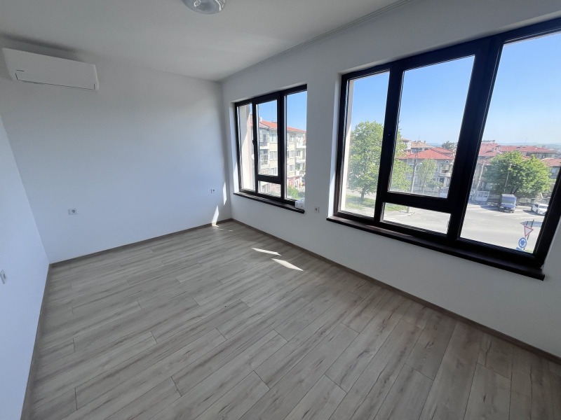 Продава 3-СТАЕН, гр. Шумен, Военно училище, снимка 2 - Апартаменти - 50254727