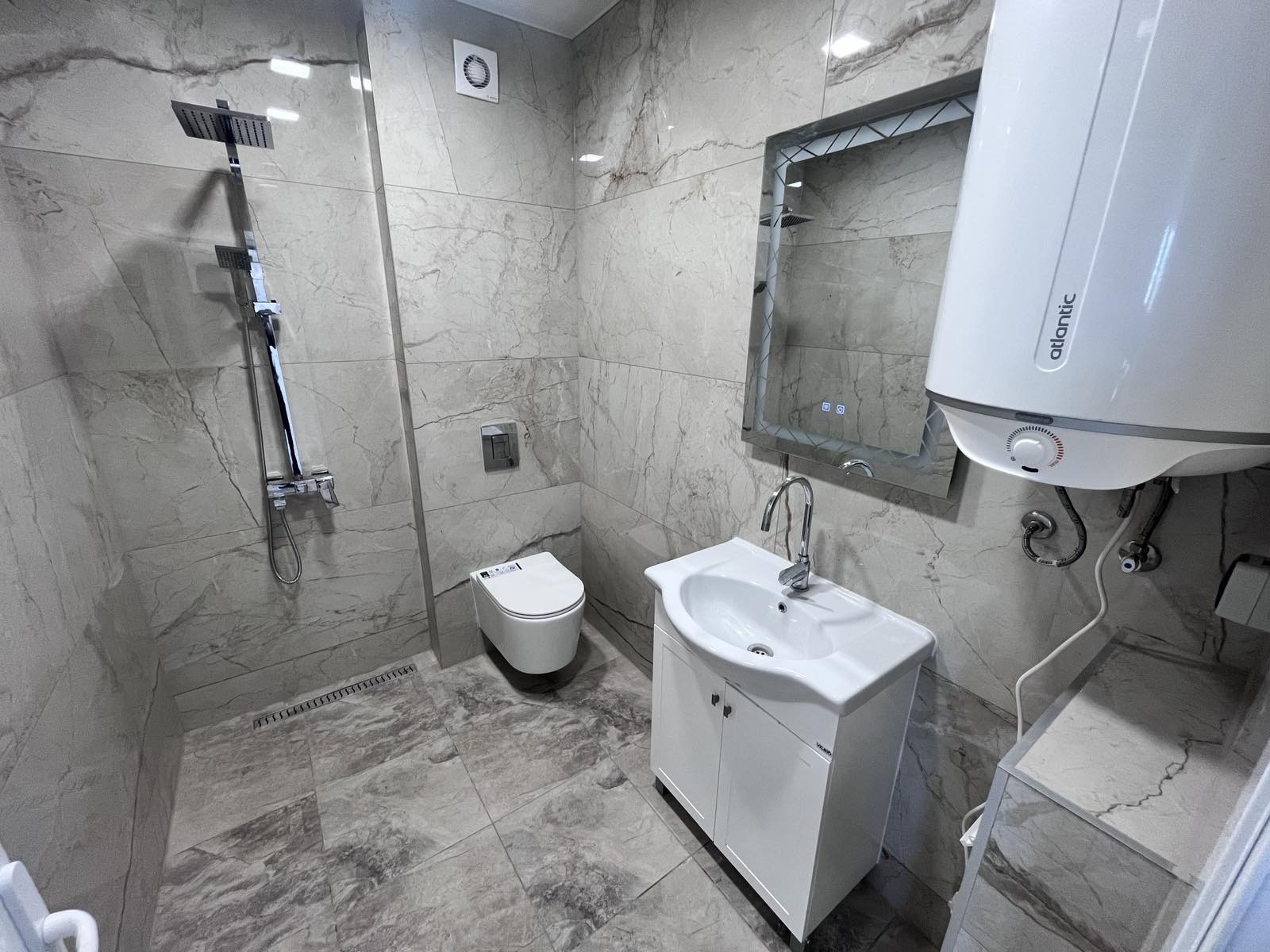 Продава 3-СТАЕН, гр. Шумен, Военно училище, снимка 2 - Апартаменти - 50254727