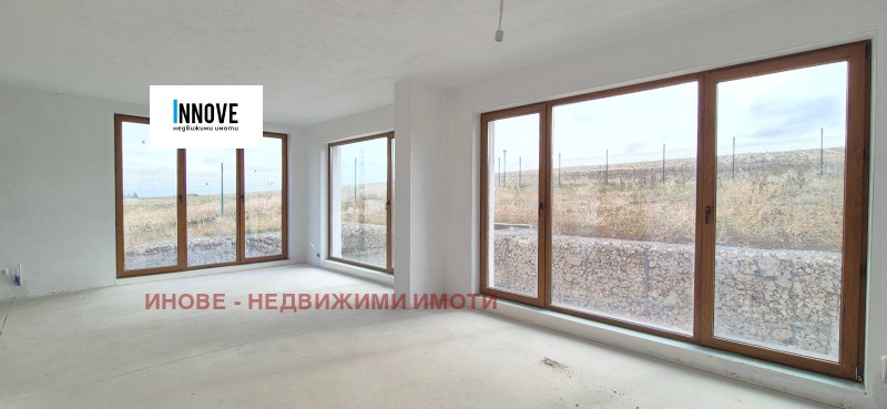 Продава КЪЩА, област София, с. Хераково • 349000 € / 682584.67 лв. • 67300421 1