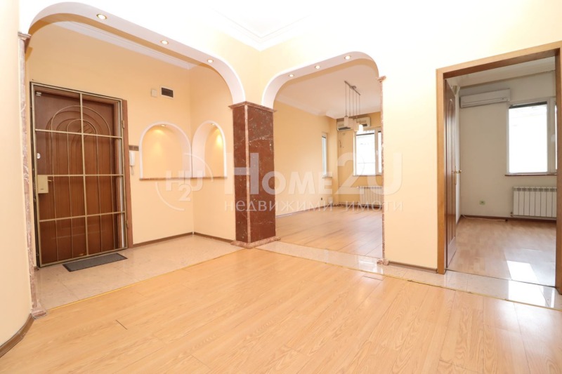 De vânzare  2 dormitoare Sofia , Țentâr , 102 mp | 77464708 - imagine [4]