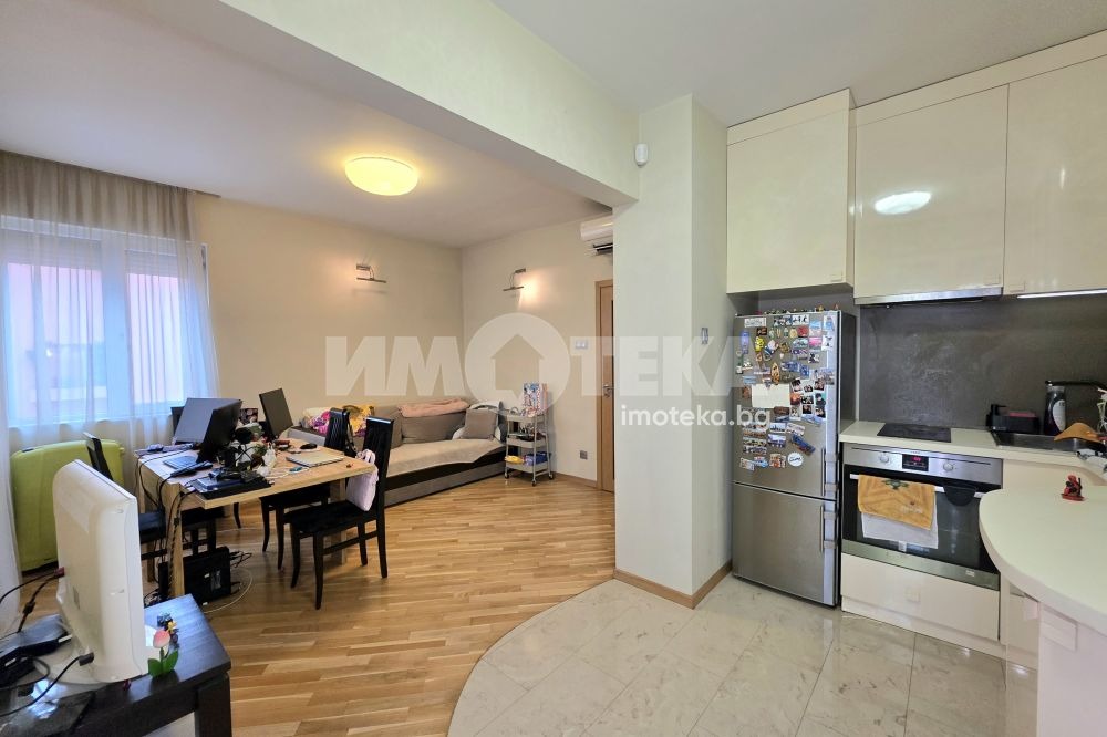 Продава 3-СТАЕН, гр. София, Център, снимка 2 - Апартаменти - 55006406