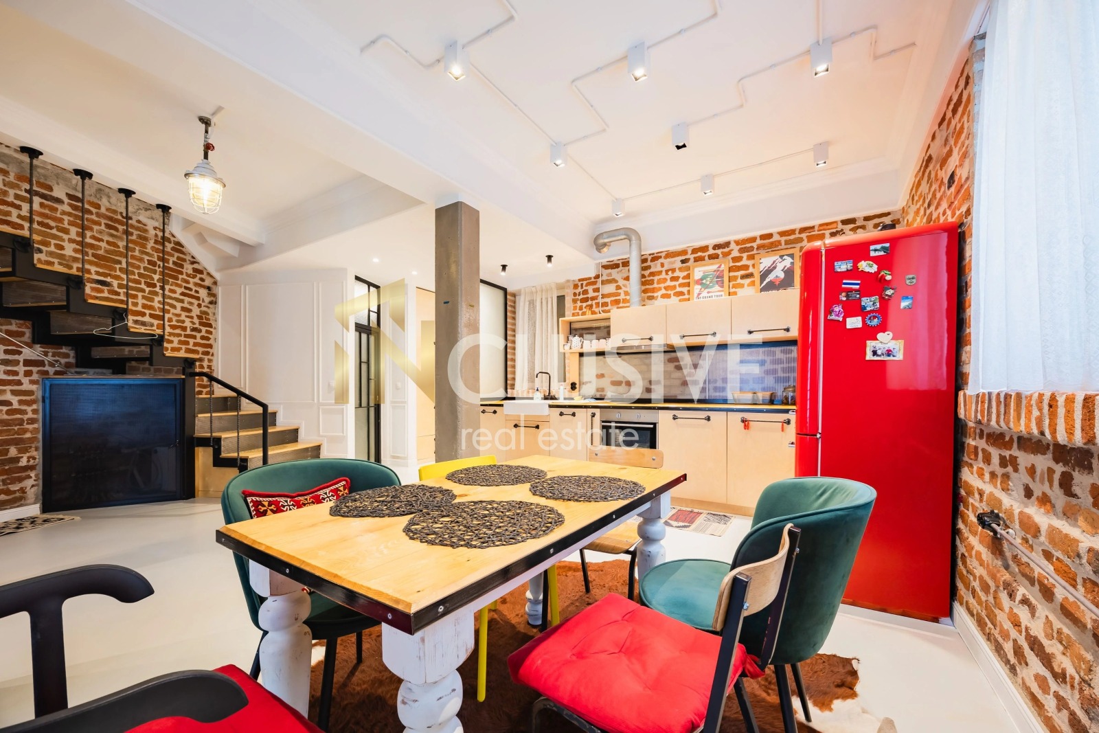 Продава КЪЩА, гр. София, Център, снимка 2 - Къщи - 55098757