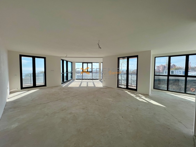 Продава 4-СТАЕН, град Варна, Свети Никола • 529300 € / 1035220.82 лв. • 66874858 1