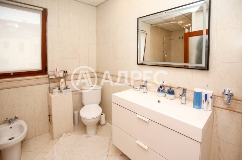 Продава МНОГОСТАЕН, гр. София, Център, снимка 14 - Апартаменти - 52693195