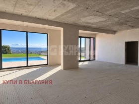 КЪЩА, 550 m2