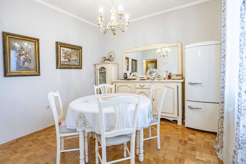 Продава 3-СТАЕН, гр. София, Център, снимка 2 - Апартаменти - 52636902