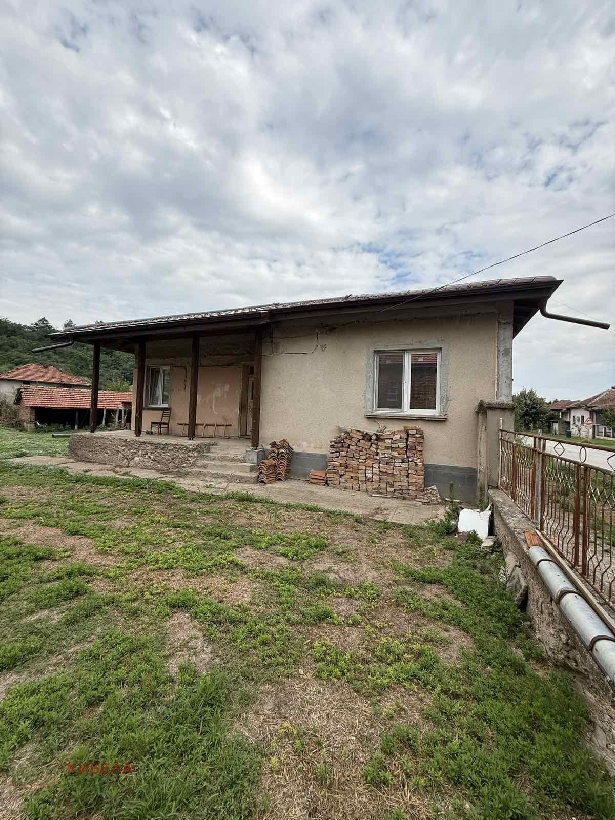 Продава КЪЩА, с. Комарево, област Плевен, снимка 2 - Къщи - 56008249