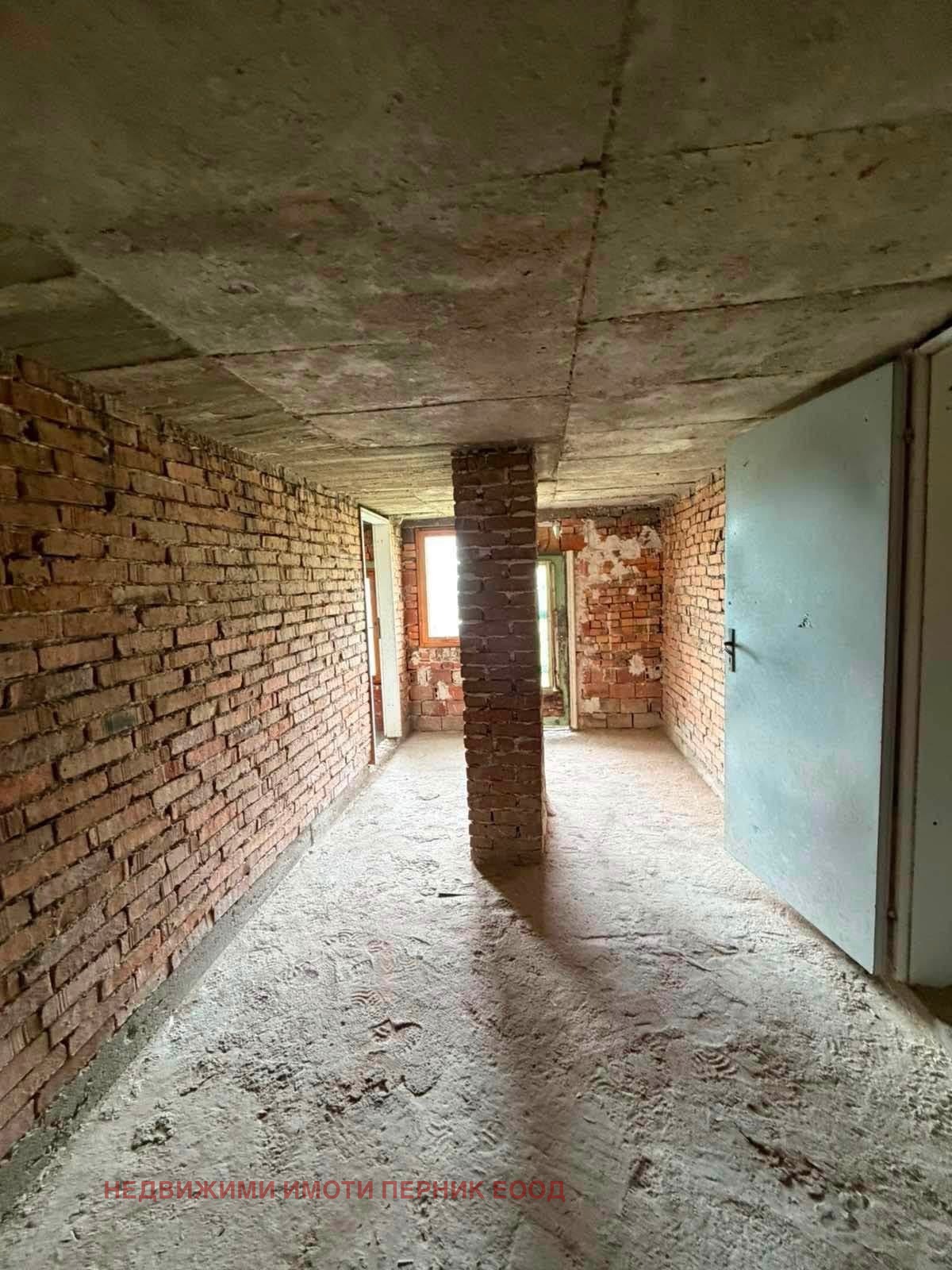 Продава КЪЩА, с. Лялинци, област Перник, снимка 13 - Къщи - 56213618