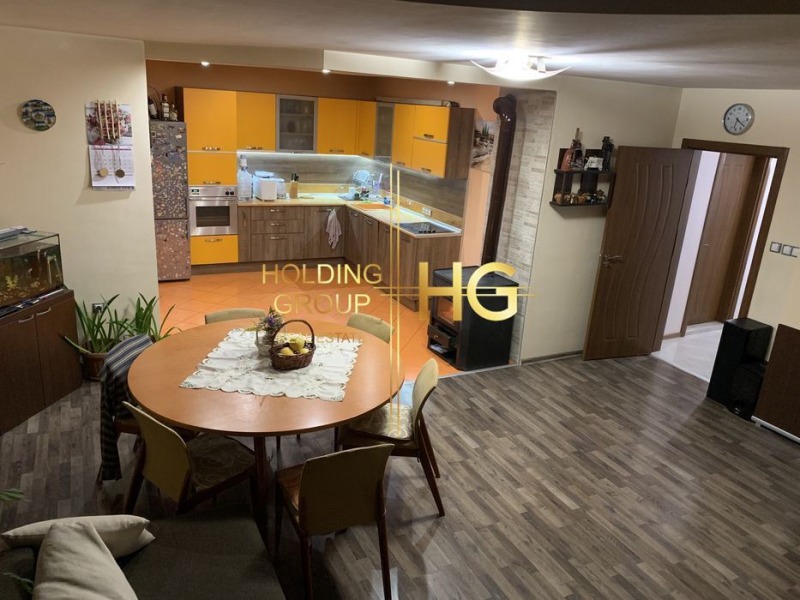 Продава ЕТАЖ ОТ КЪЩА, гр. Варна, Галата, снимка 2 - Етаж от къща - 52492574