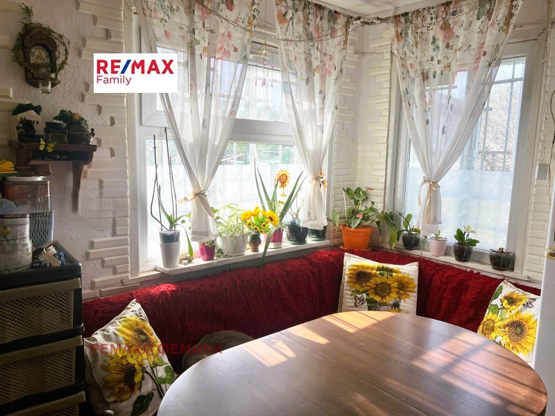 Продава КЪЩА в област Добрич, с. Миладиновци - 100 кв.м / 35 000 € » 68 454.05 лв., РЕМАКС ФЕМИЛИ
