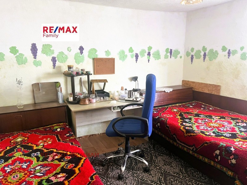 Продава КЪЩА, с. Миладиновци, област Добрич, снимка 2 - Къщи - 52258500