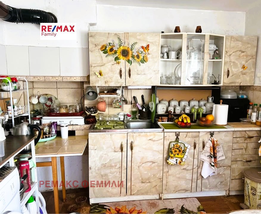 Продава КЪЩА, с. Миладиновци, област Добрич, снимка 2 - Къщи - 52258500