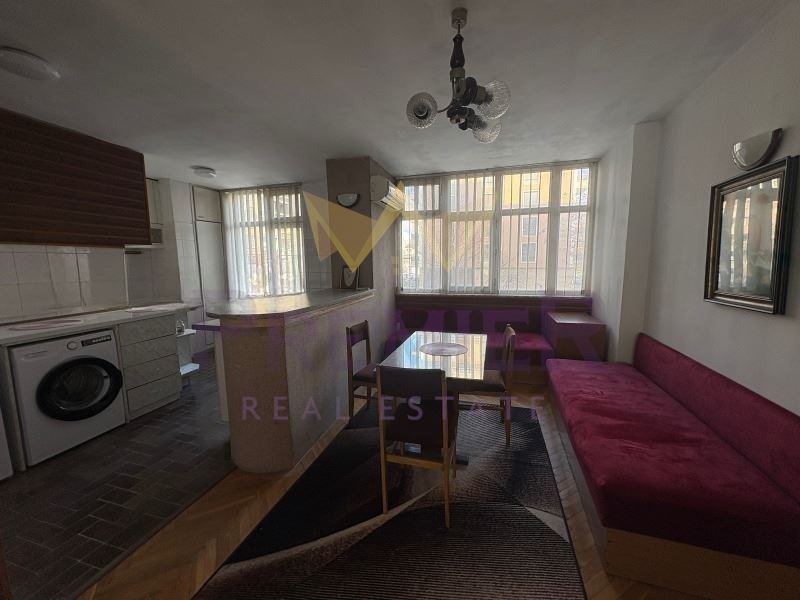 Продава МНОГОСТАЕН, гр. Пловдив, Кючук Париж, снимка 2 - Апартаменти - 54453992