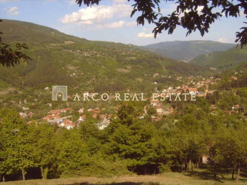 Продава ЗЕМЕДЕЛСКА ЗЕМЯ в област София, гр. Своге - 0.82 дка / 15 000 € » 29 337.45 лв., АРКО РИЪЛ ЕСТЕЙТ