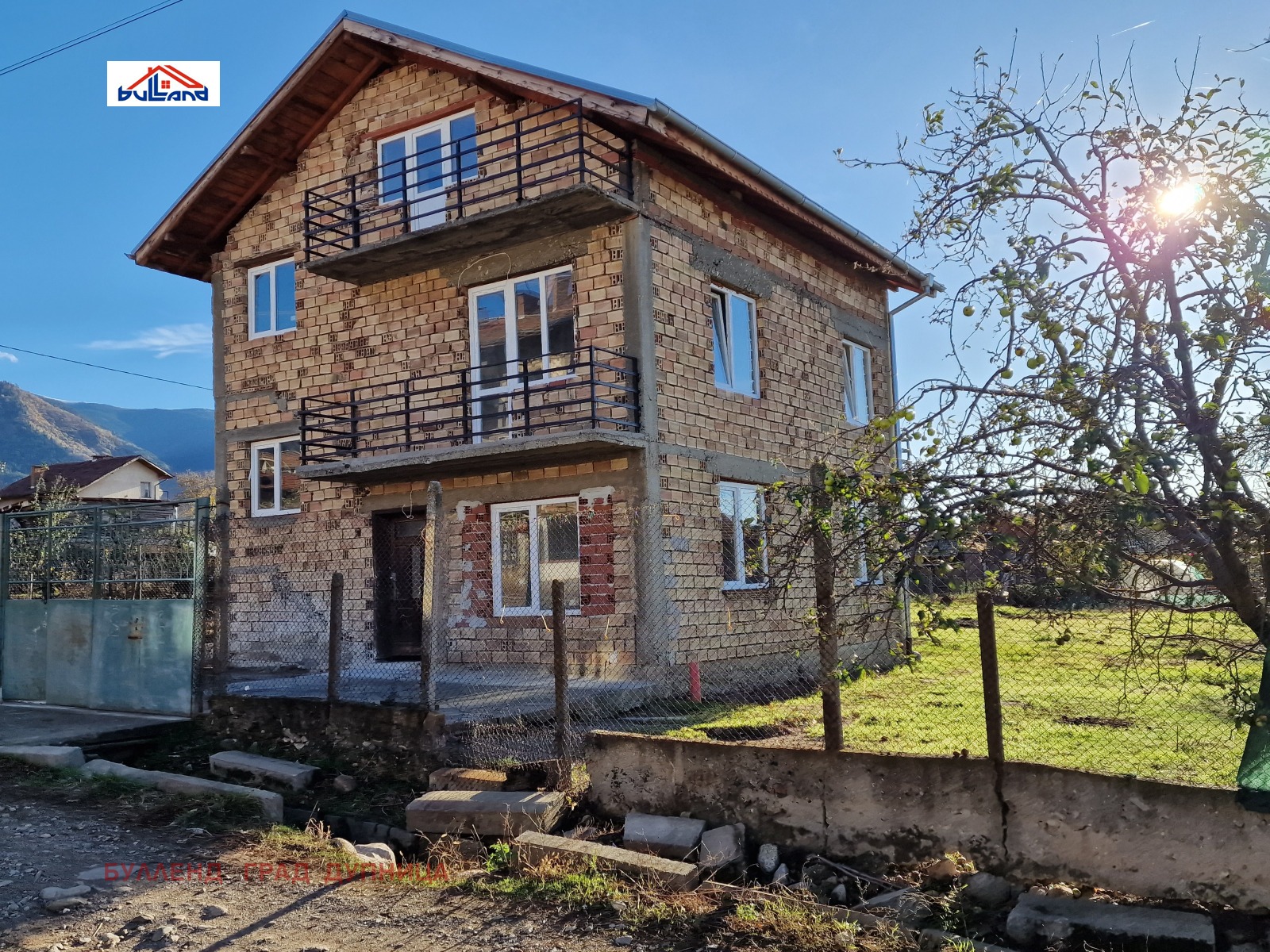 Продава КЪЩА, с. Самораново, област Кюстендил, снимка 2 - Къщи - 44452645