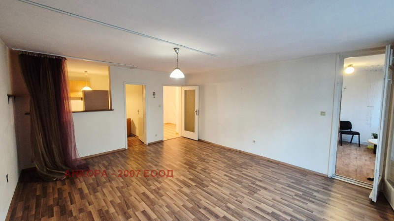 Продава 2-СТАЕН, гр. София, Хиподрума, снимка 2 - Апартаменти - 52542007