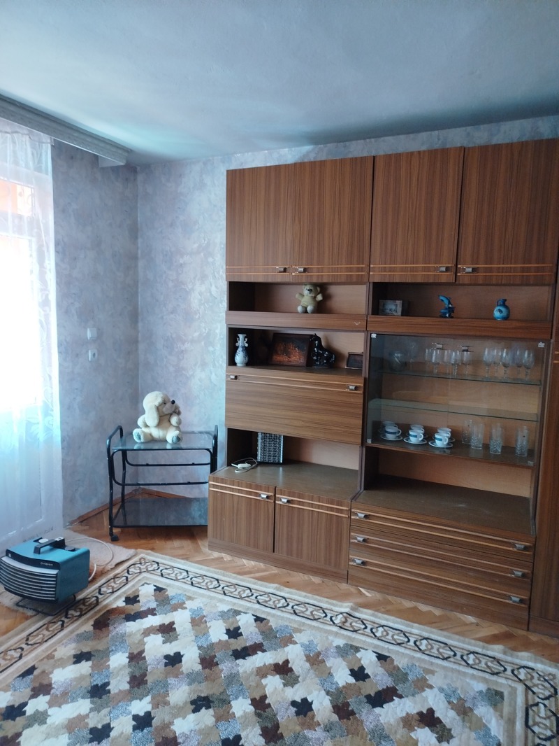 Продава 2-СТАЕН в град Плевен, 9-ти квартал - 75 кв.м / 96 000 € » 187 759.68 лв., АПРИОРИ ООД