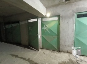 Garage Buzludzja, Veliko Tarnovo 4