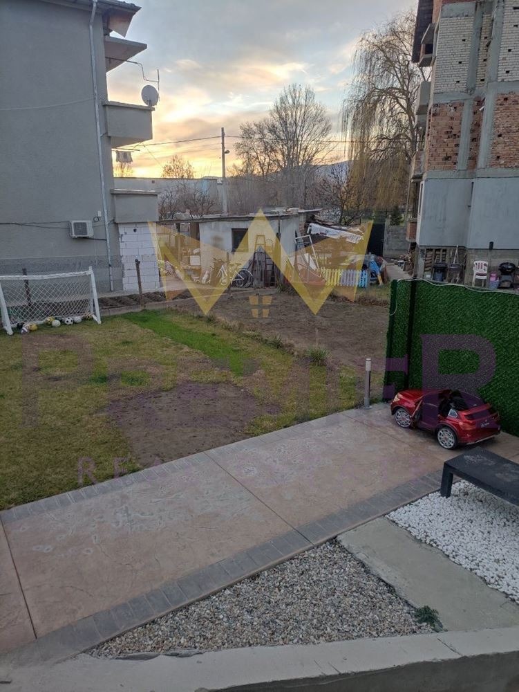 Продава ЕТАЖ ОТ КЪЩА, гр. Пловдив, Прослав, снимка 11 - Етаж от къща - 55171368
