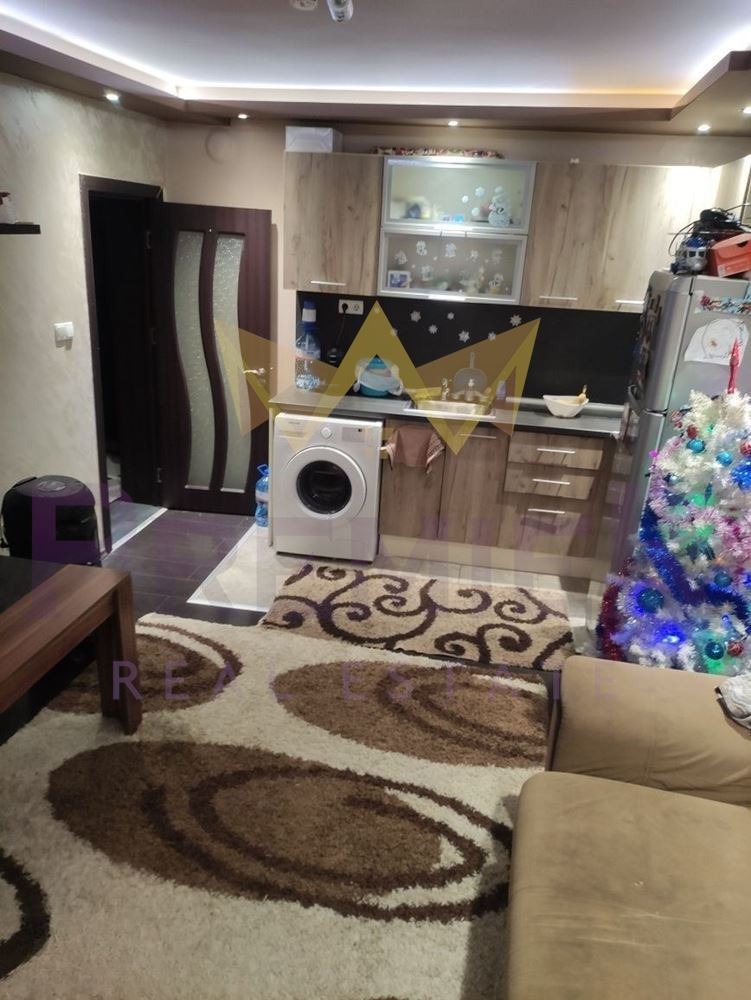 Продава ЕТАЖ ОТ КЪЩА, гр. Пловдив, Прослав, снимка 2 - Етаж от къща - 55171368