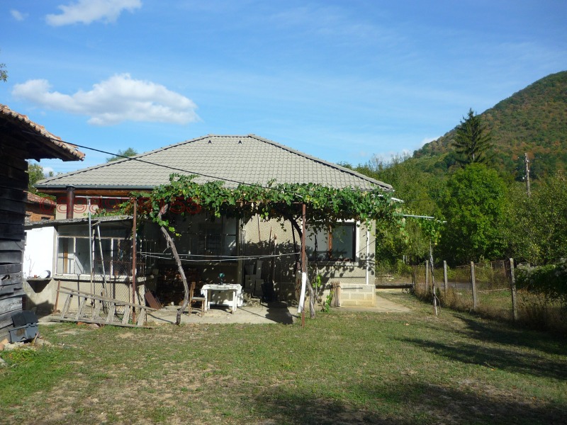 Продава КЪЩА, с. Кипилово, област Сливен, снимка 2 - Къщи - 52781137